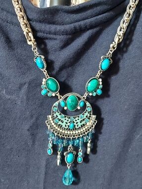 Vintage Turquoise Statement Pendant Necklace - Boho Silver-Tone Women’s Jewelry